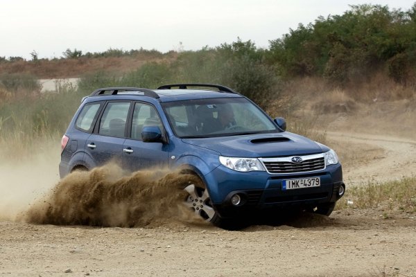 За постигането на нисък разход на гориво допринася и специално разработената, олекотена 6-степенна механична скоростна кутия